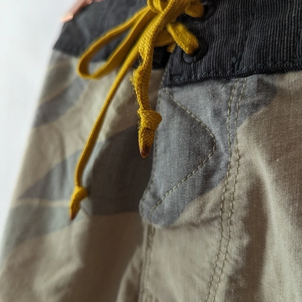 Vissla Swim Trunks Mens 28 Gray Yellow Swim Board Shorts Lace Up Swimming